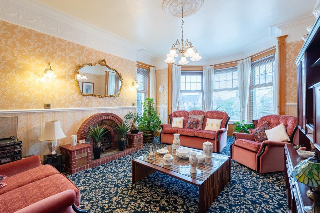 LEV1252PEM SITTING ROOM.jpg