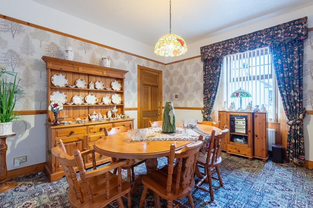 LEV1252PEM DINING ROOM.jpg