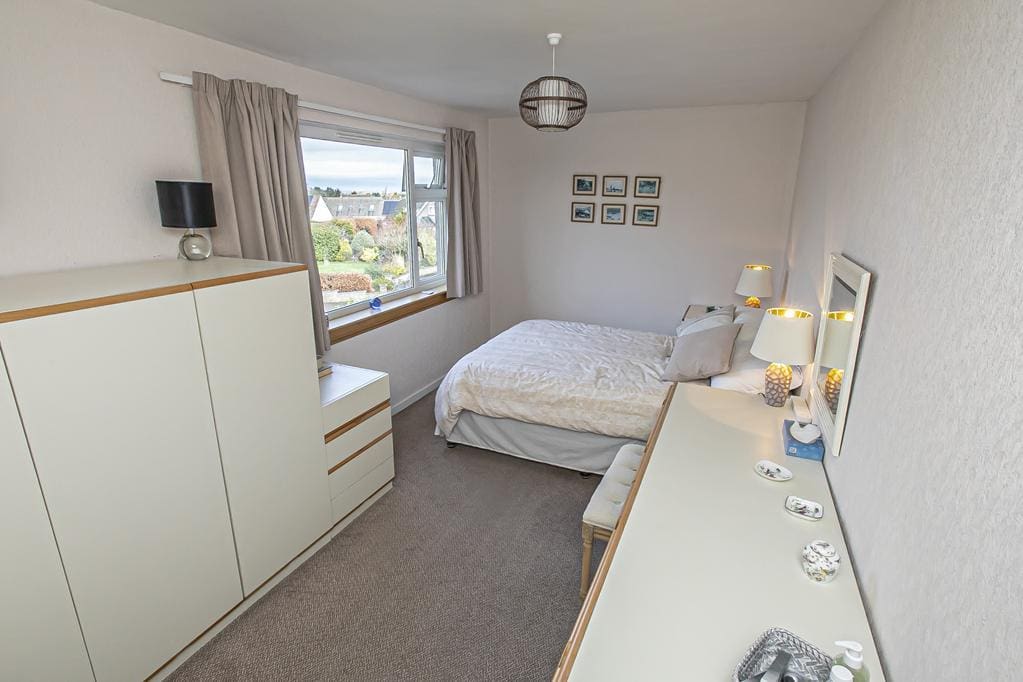 CUP1330JMP Z BEDROOM 1.jpg