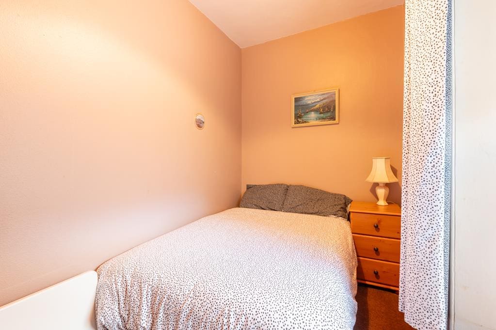 LEV1299SEG BEDROOM 2.jpg