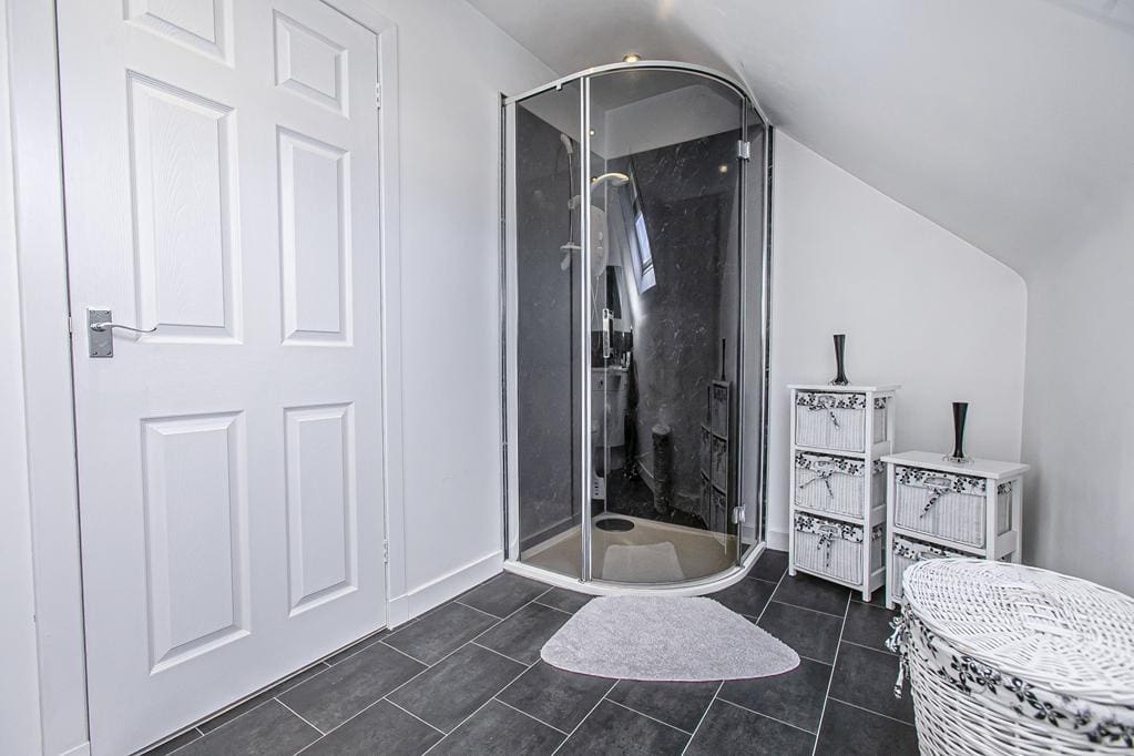 CUP1385SEG SHOWER ROOM DETAIL.jpg