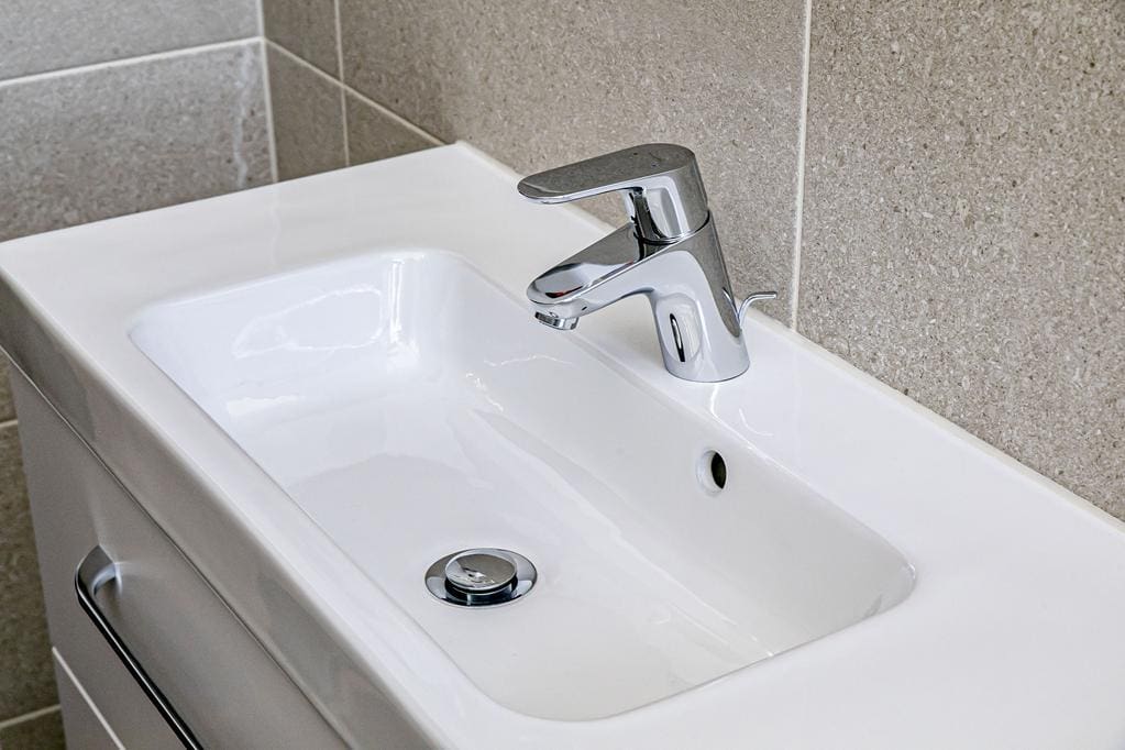LEV1355JMP SHOWER ROOM DETAIL.jpg