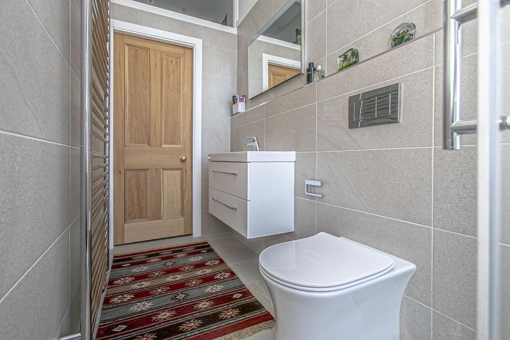 LEV1355JMP SHOWER ROOM AGAIN.jpg