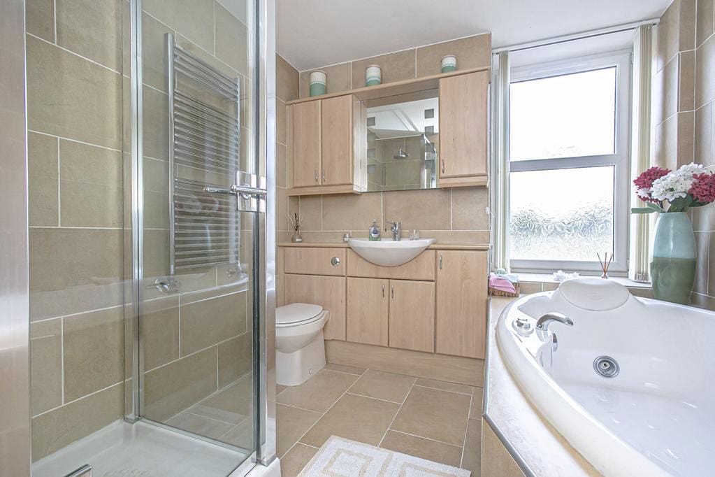CUP1385SEG BATHROOM.jpg