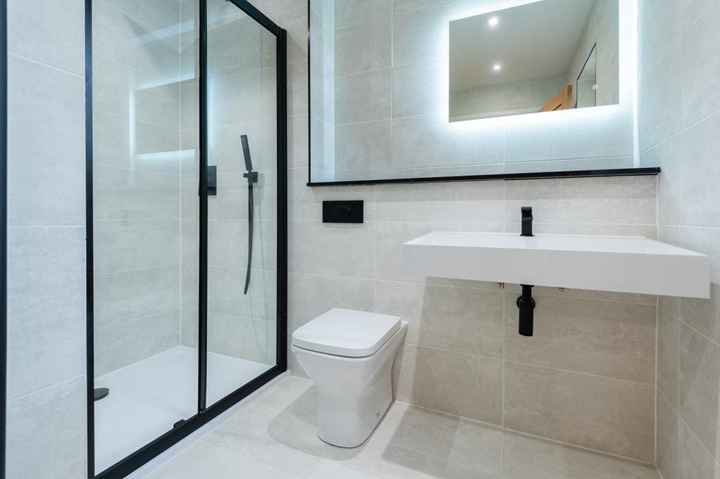 CUP1426SEG ENSUITE SHOWER ROOM.jpg