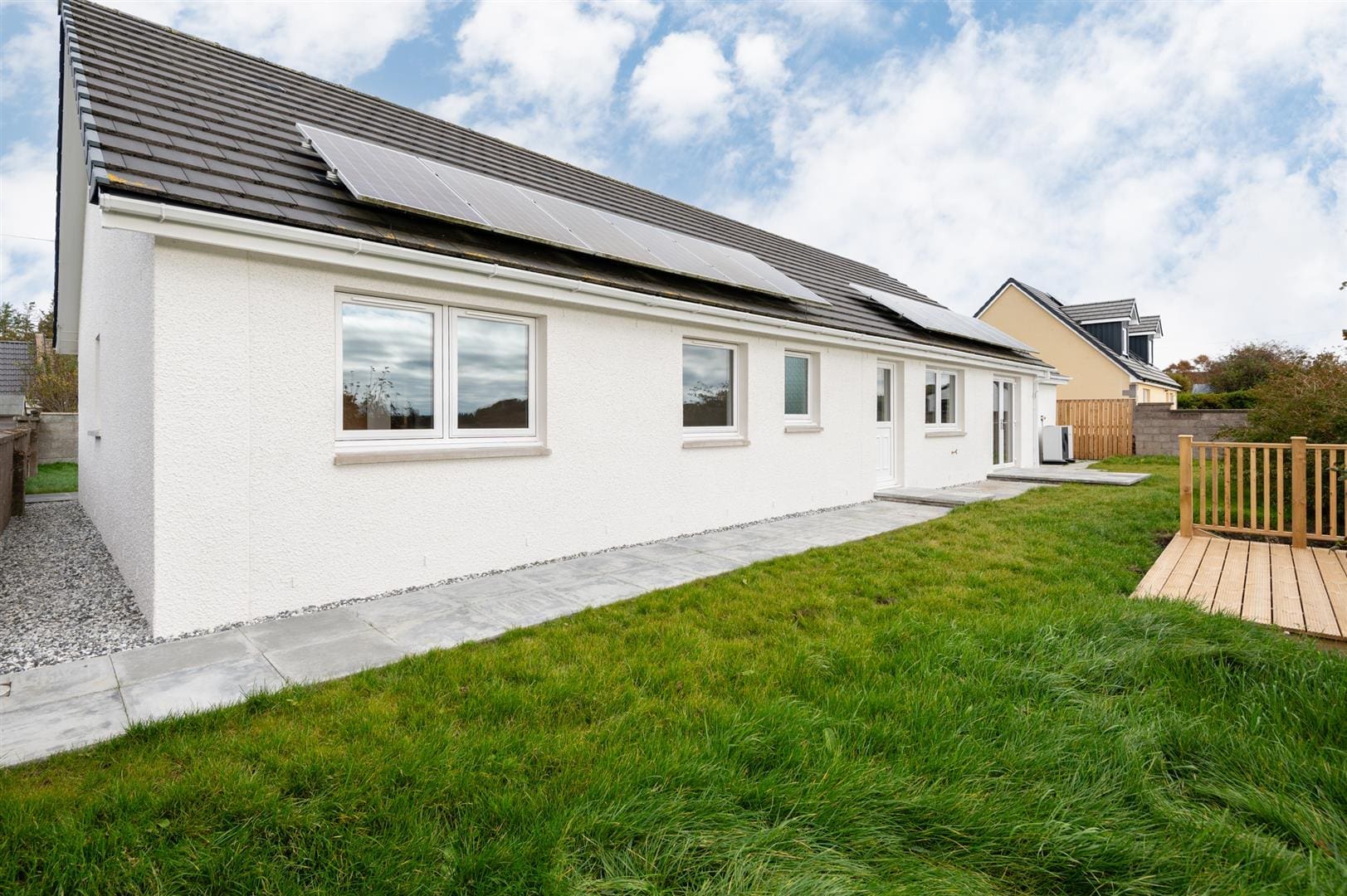 LEV1391SEG REAR GARDEN.jpg