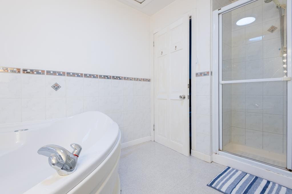 CUP1432SEG ENSUITE BATHROOM AGAIN.jpg