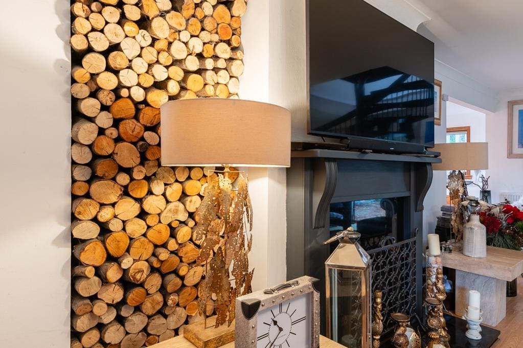 CUP1432SEG LIVING ROOM DETAIL.jpg
