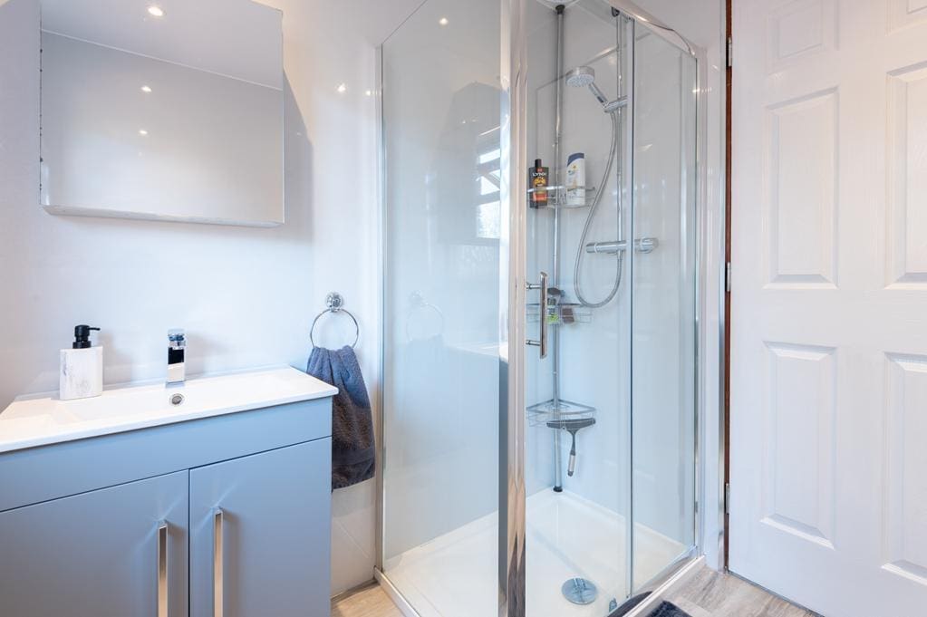 CUP1466SEG SHOWER ROOM AGAIN.jpg