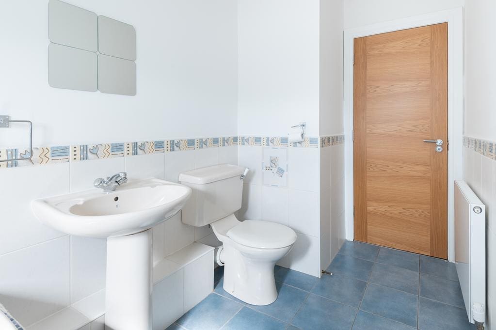 LEV1453SEG BATHROOM AGAIN.jpg