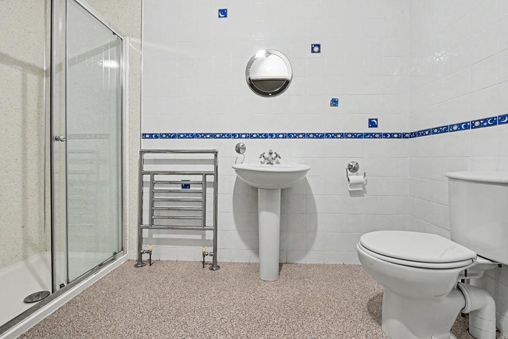 CUP1462SEG SHOWER ROOM.jpg