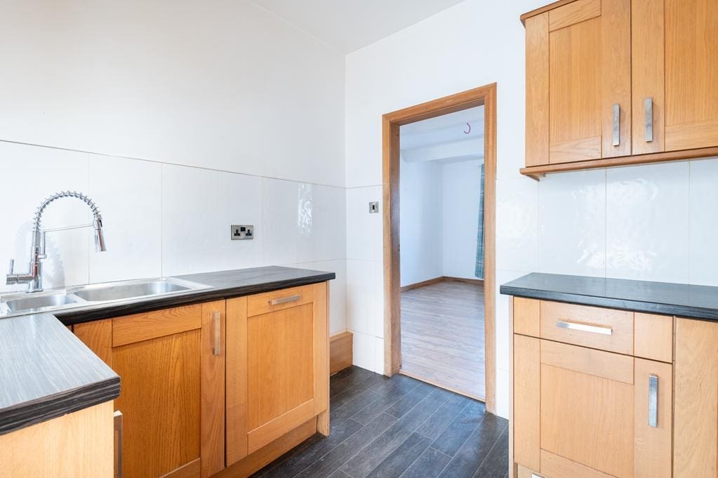 LEV1433SEG KITCHEN AGAIN.jpg
