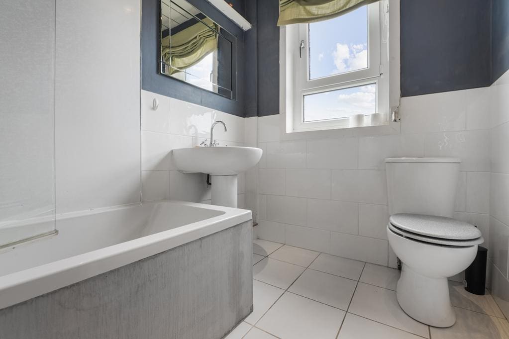 CUP1472SEG BATHROOM.jpg
