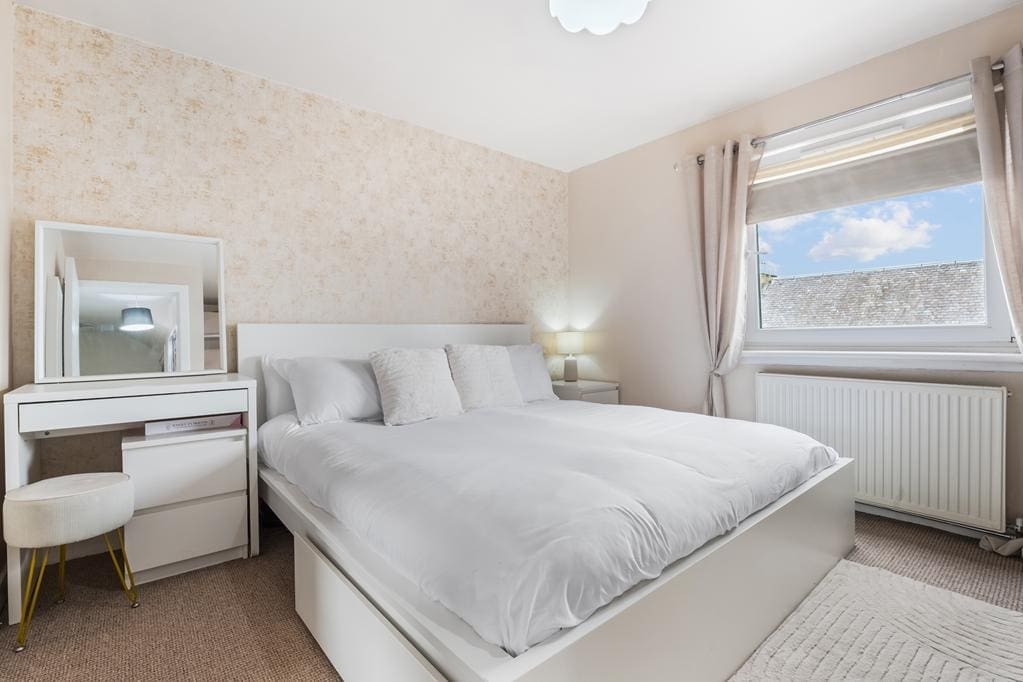 LEV1441PEM BEDROOM 1.jpg