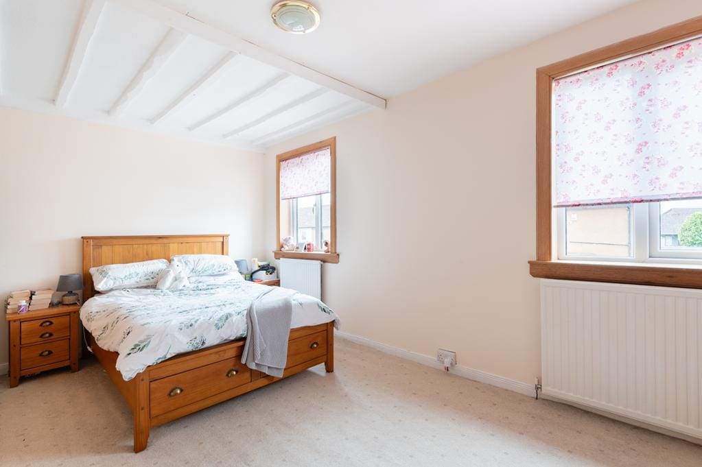 LEV1458PEM BEDROOM 1.jpg