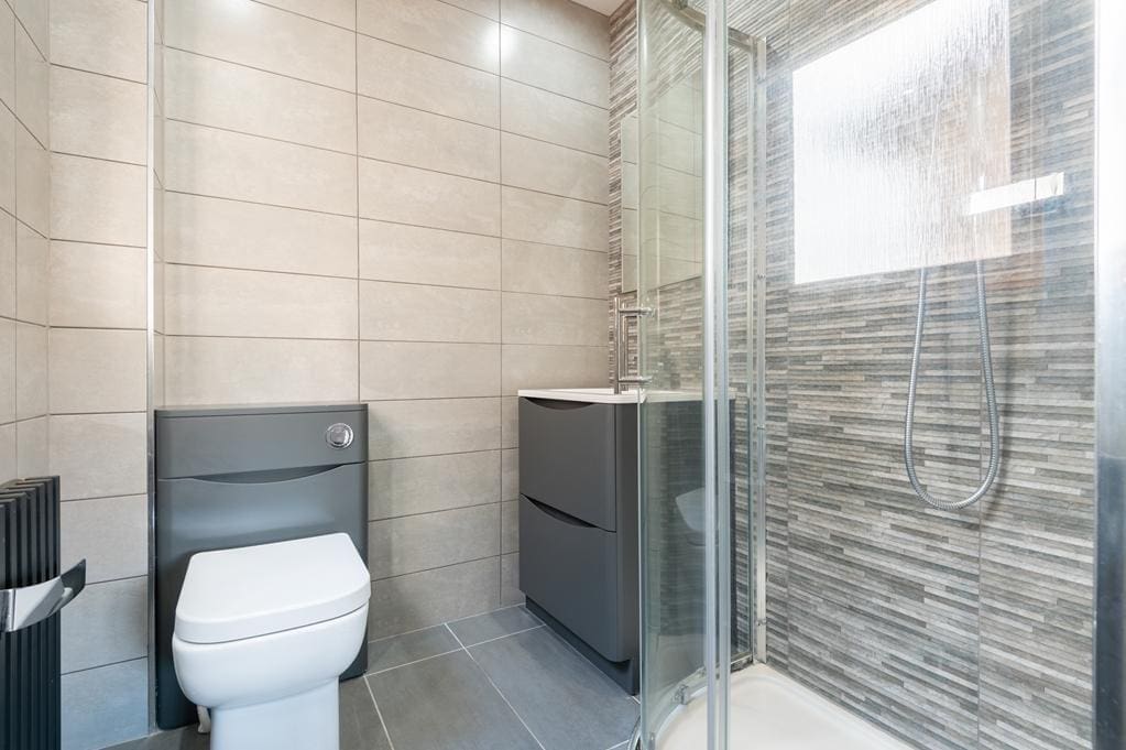 LEV1453SEG ENSUITE SHOWER ROOM.jpg