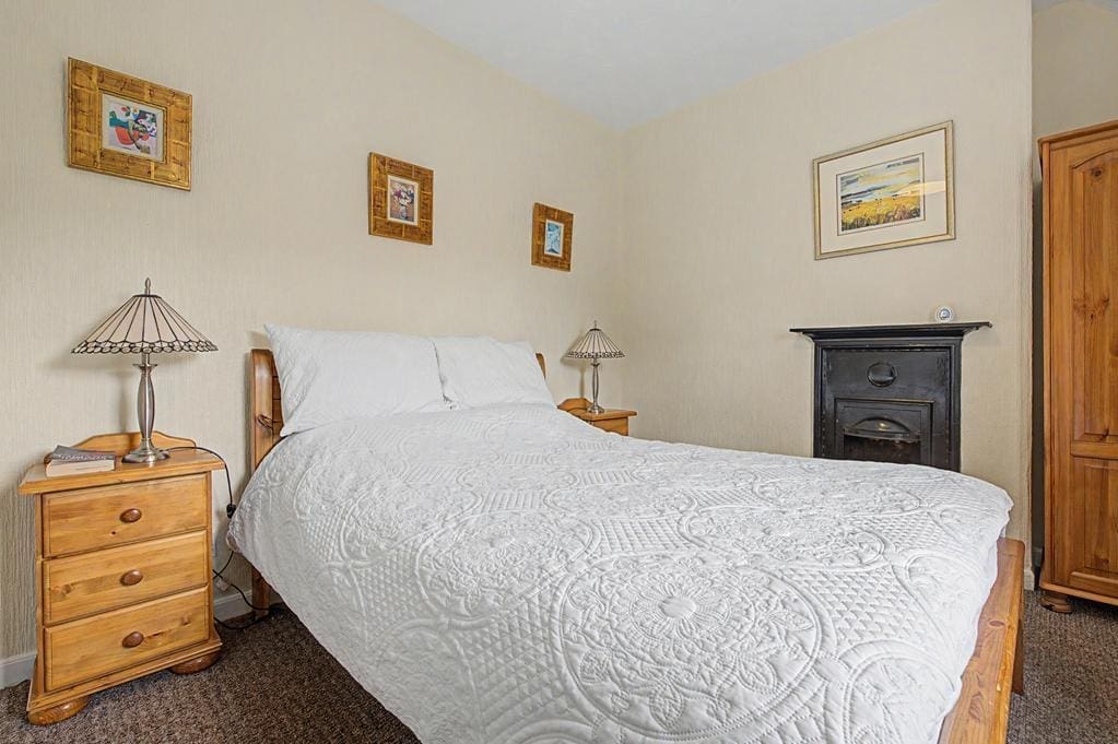CUP1473PEM BEDROOM 1.jpg
