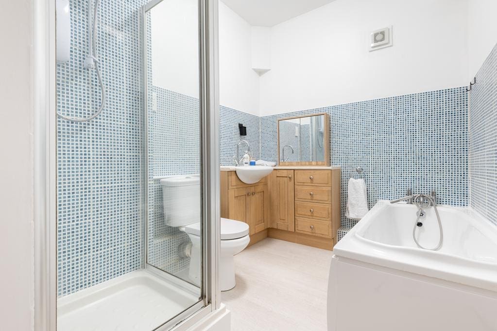 CUP1474SEG BATHROOM.jpg
