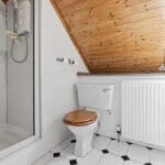 CUP1482SEG BEDROOM 7 ENSUITE.jpg