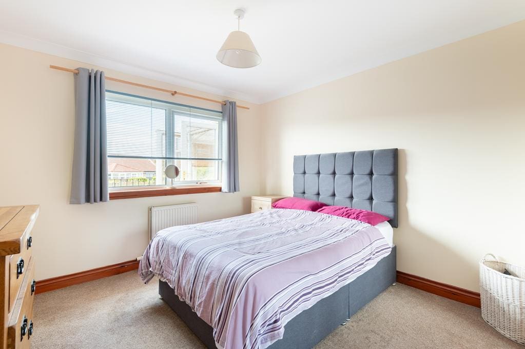 LEV1462PEM BEDROOM 3.jpg