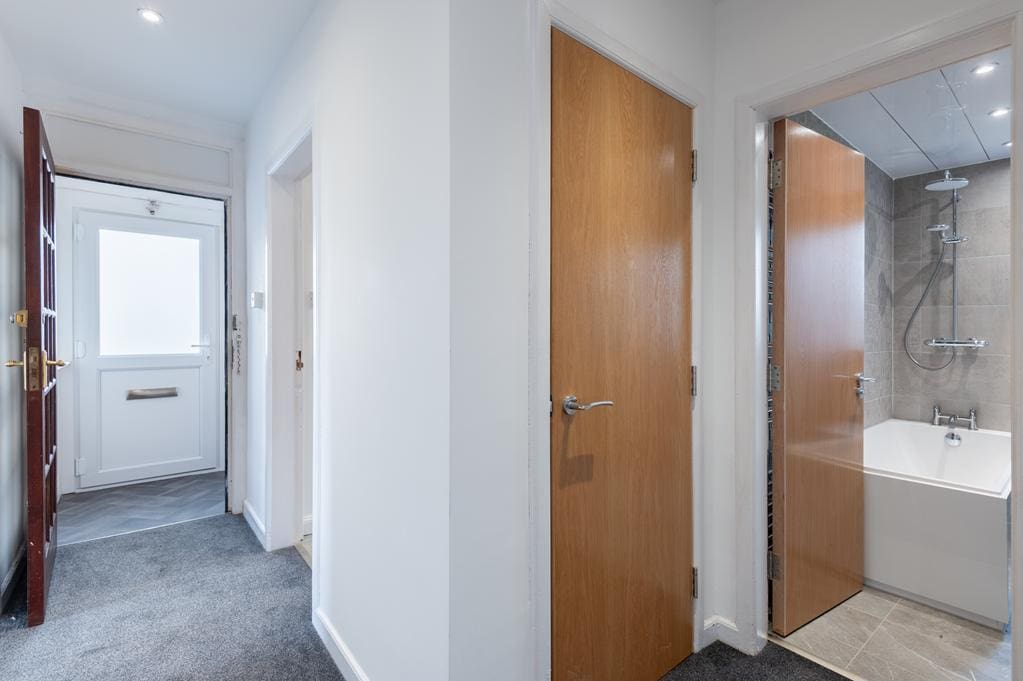 CUP1476SEG HALLWAY.jpg