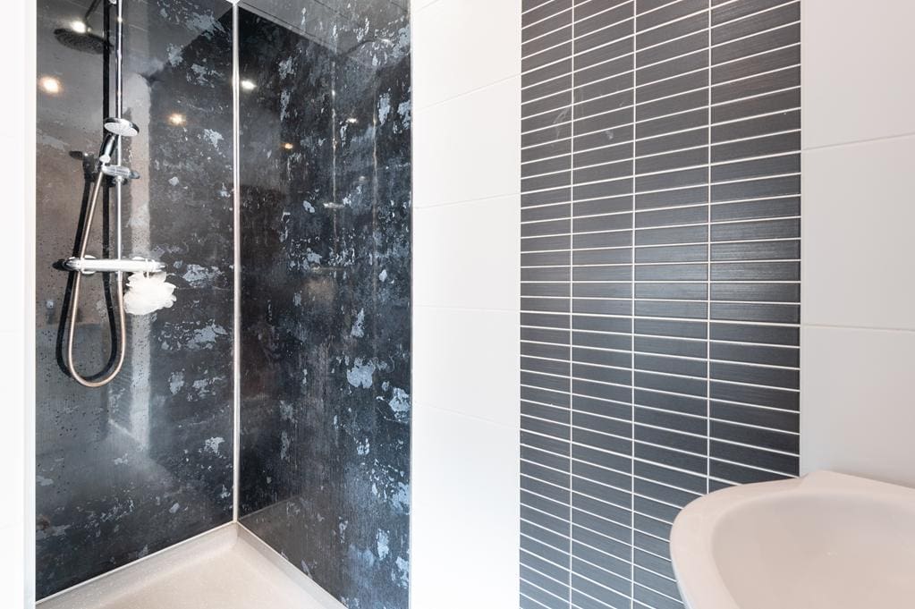 LEV1462PEM ENSUITE WET ROOM AGAIN.jpg