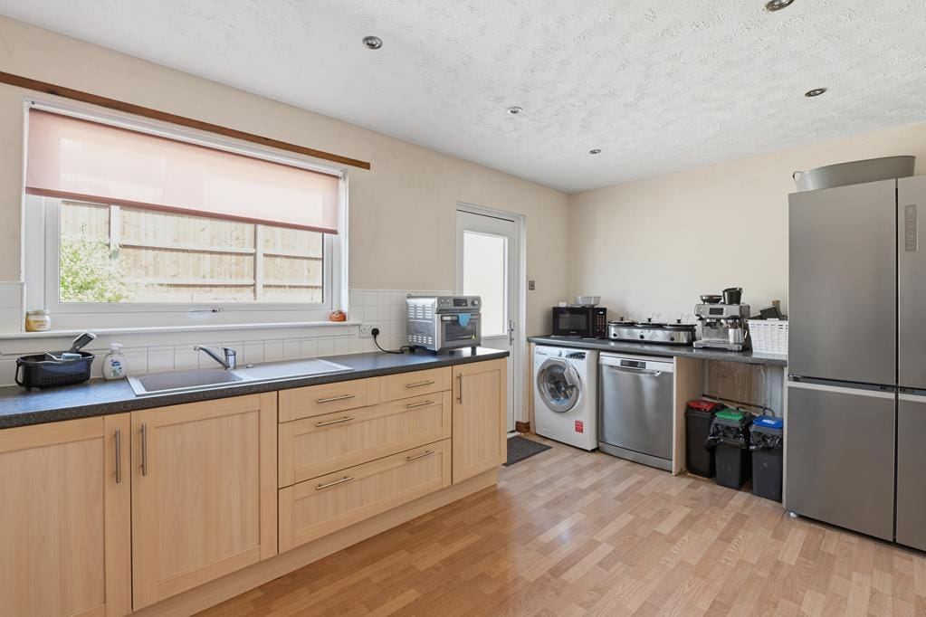 LEV1460PEM KITCHEN AGAIN.jpg