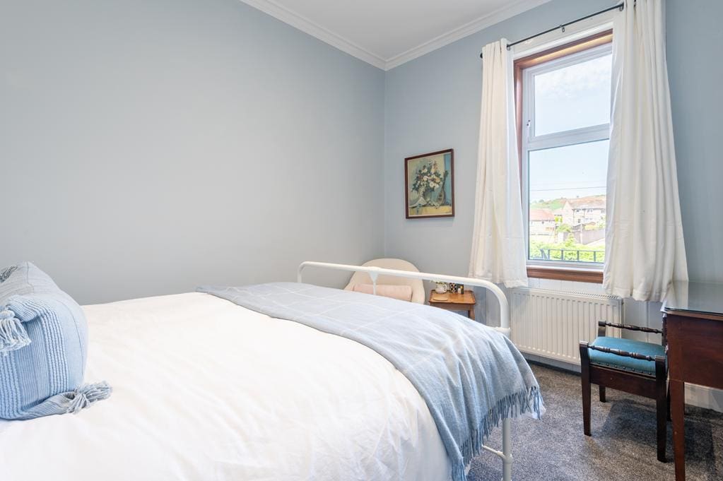 LEV1461PEM BEDROOM 1.jpg