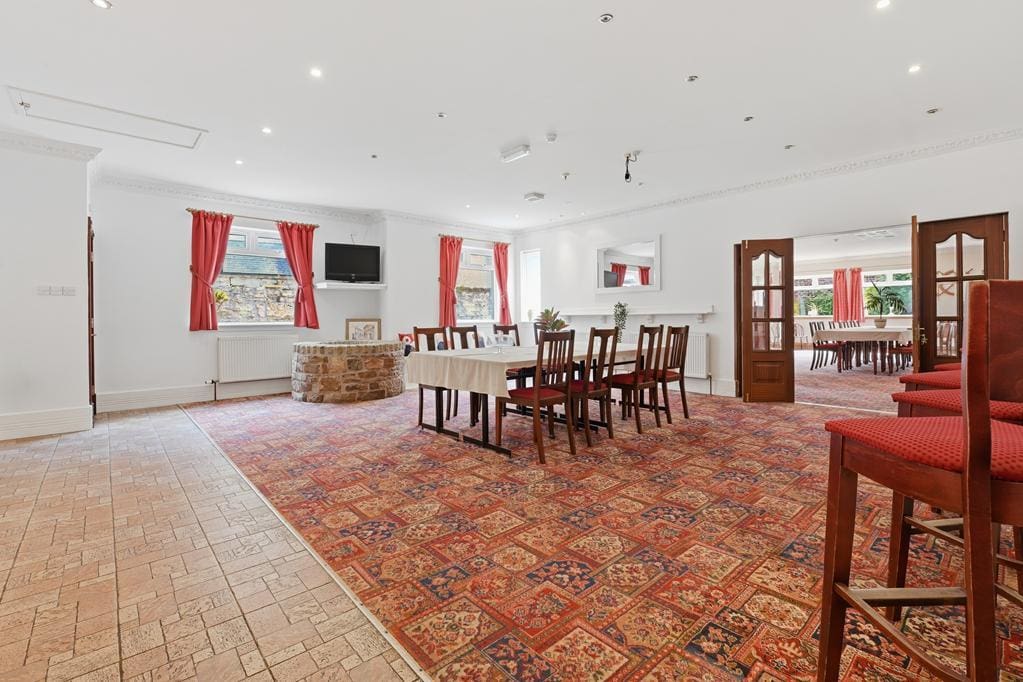 CUP1482SEG DINING ROOM LEFT.jpg