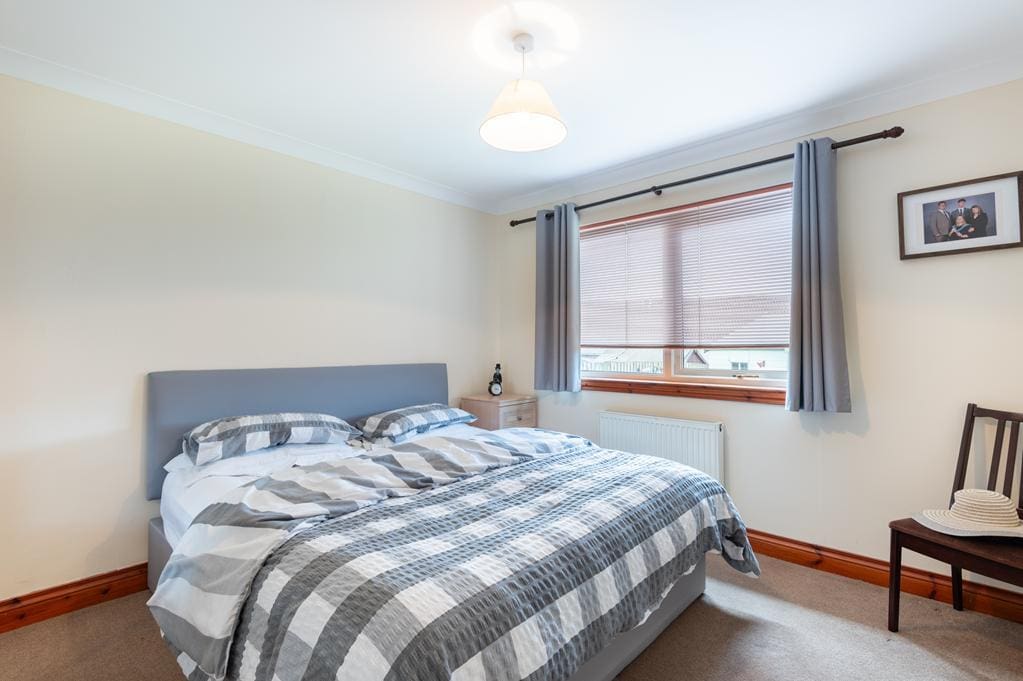 LEV1462PEM BEDROOM 2.jpg