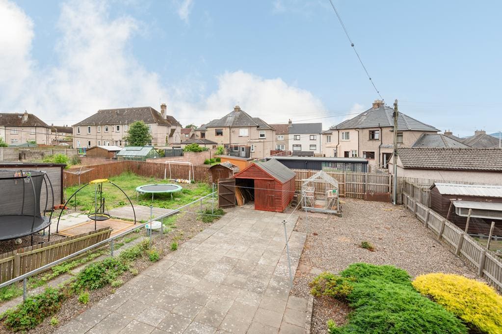 LEV1476PEM REAR GARDEN.jpg