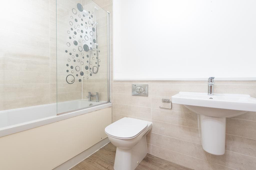 CUP1492SEG BATHROOM.jpg