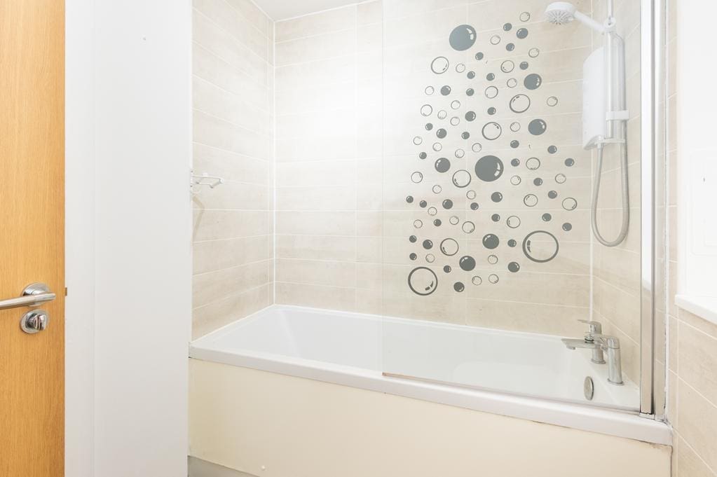 CUP1492SEG BATHROOM AGAIN.jpg