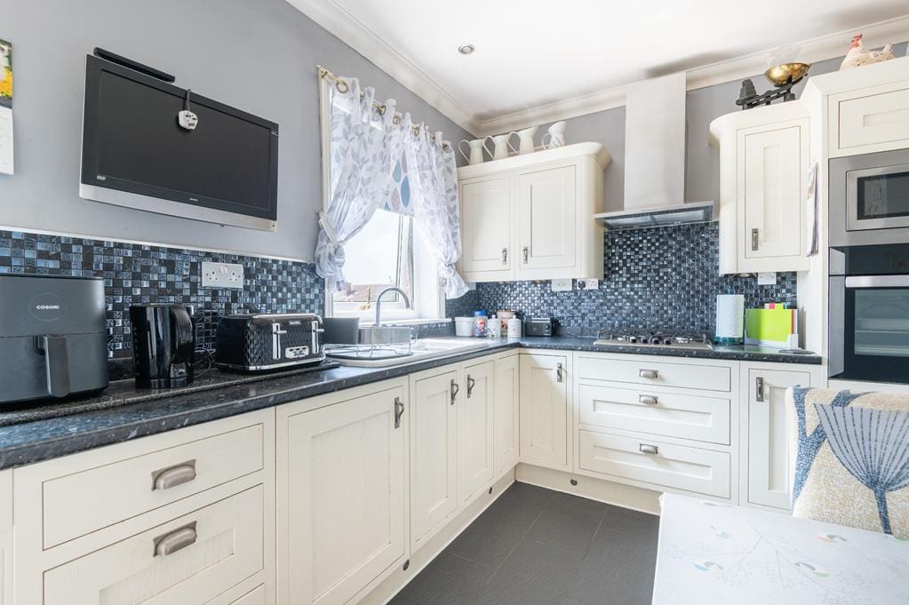 LEV1480PEM KITCHEN left.jpg