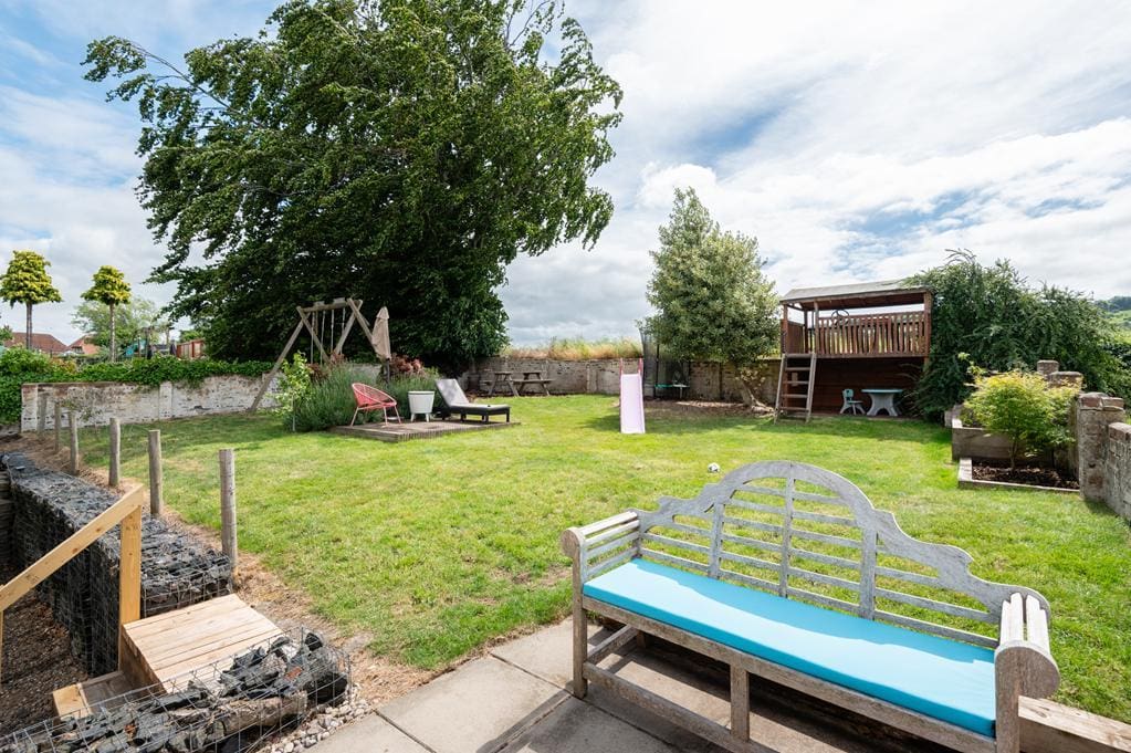CUP1485PEM REAR GARDEN.jpg