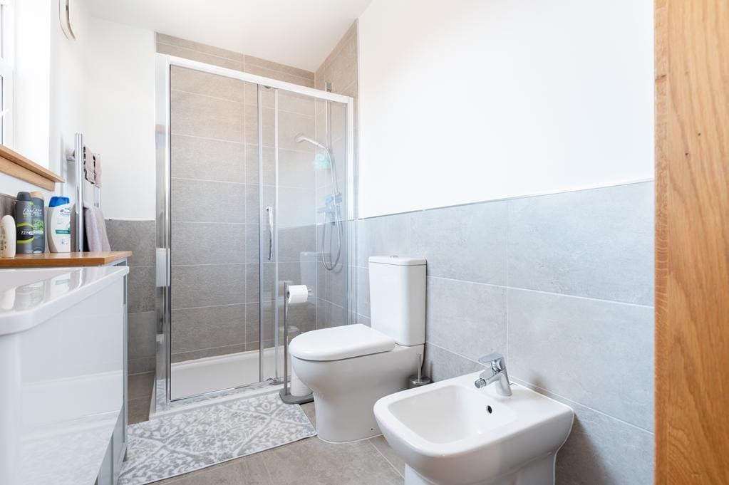 LEV1477PEM ENSUITE SHOWER ROOM.jpg