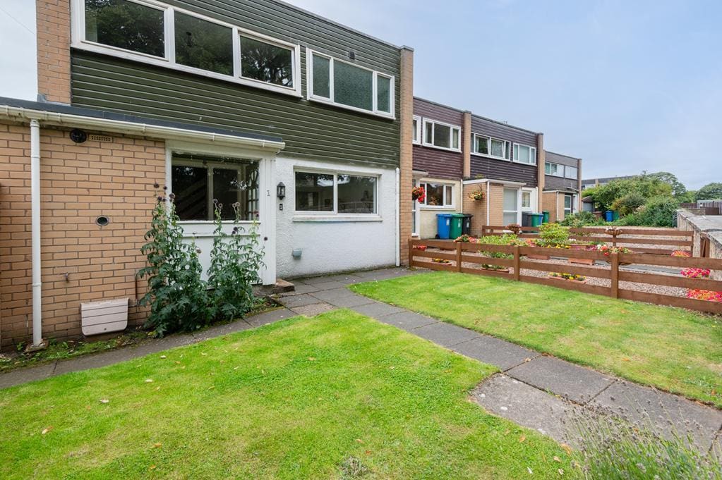 CUP1504SEG FRONT GARDEN.jpg
