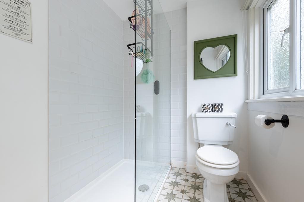 CUP1504SEG SHOWER ROOM.jpg