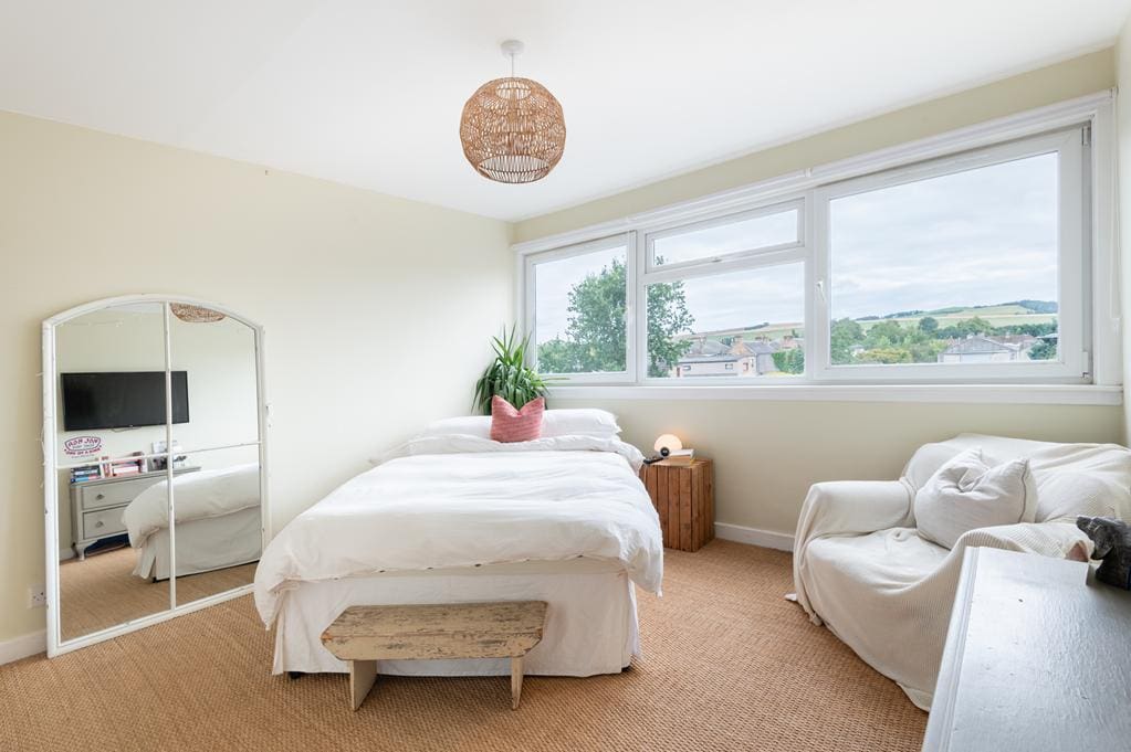 CUP1504SEG BEDROOM 1.jpg