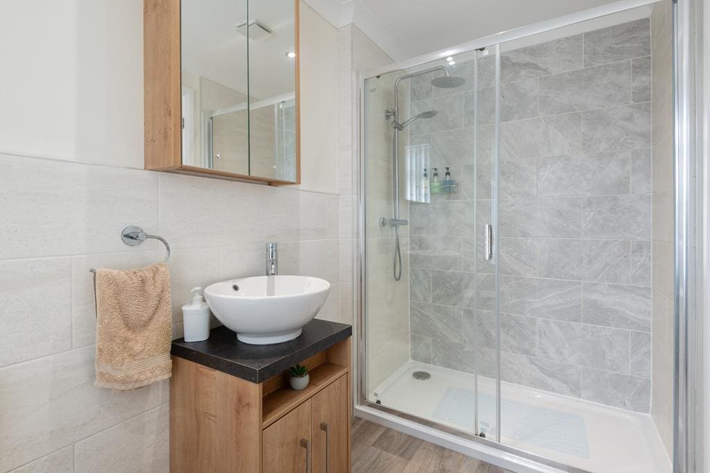 CUP1503SEG ENSUITE SHOWER ROOM.jpg