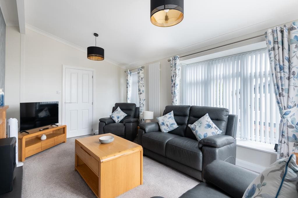 CUP1503SEG LIVING ROOM REAR.jpg