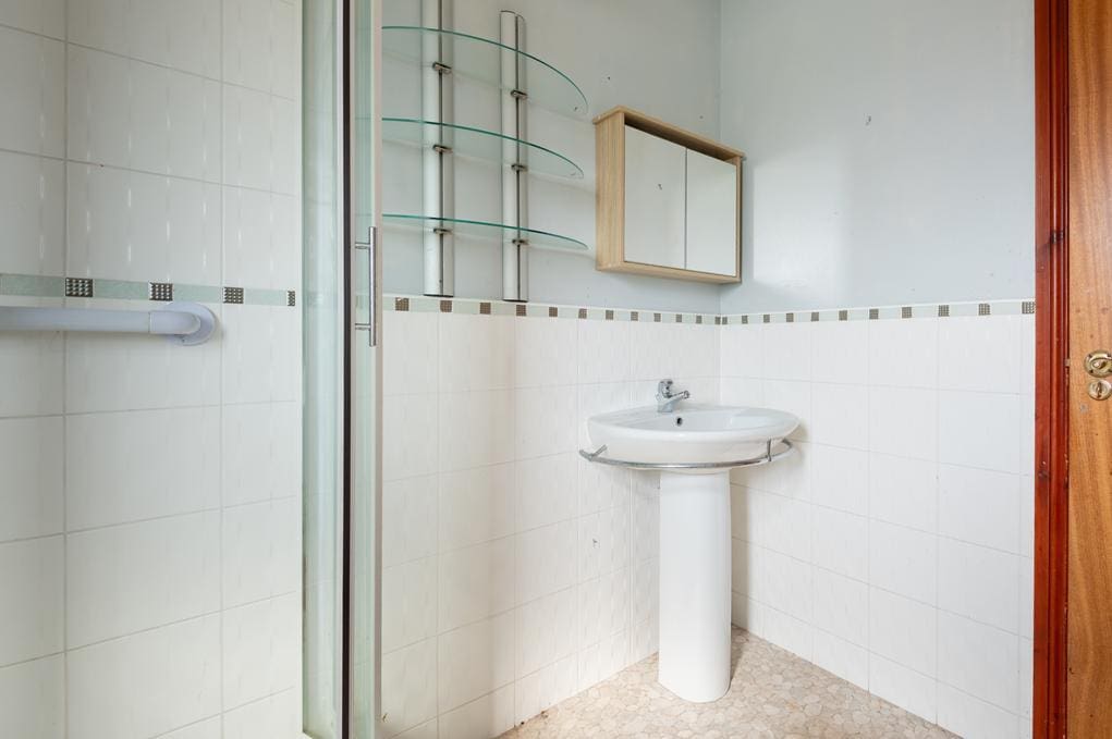 CUP1484SEG SHOWER ROOM AGAIN.jpg