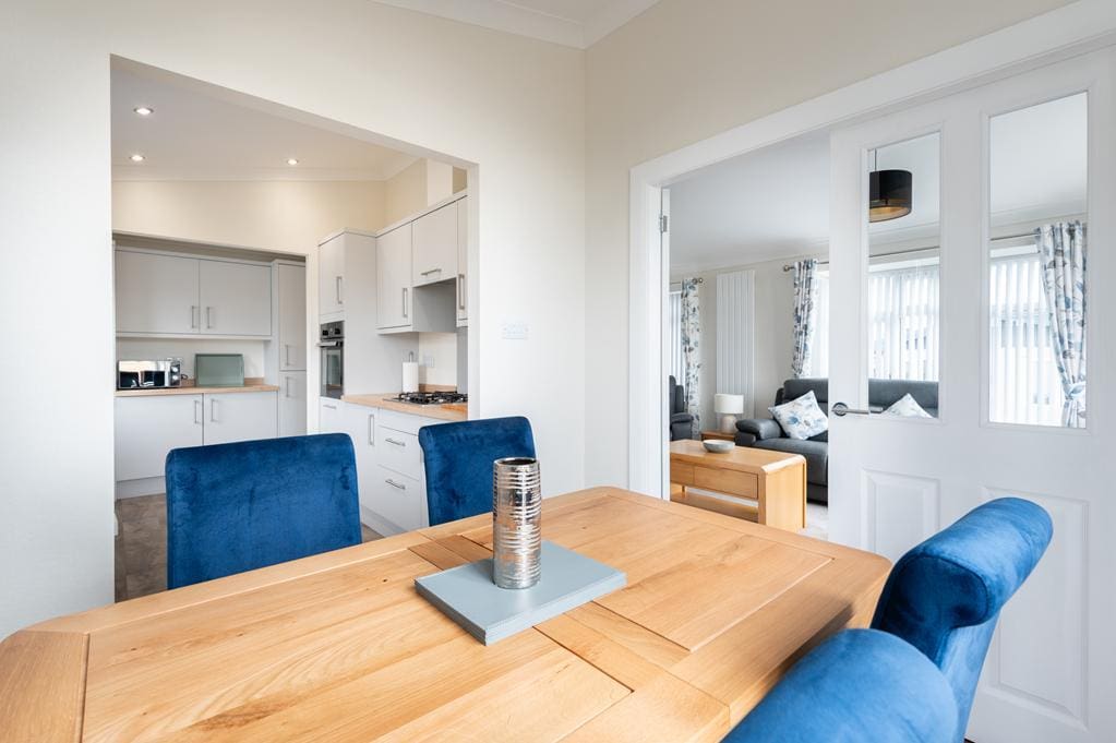 CUP1503SEG DINING ROOM TO KITCHEN.jpg